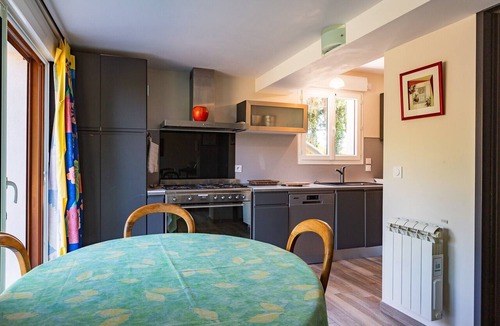 Saint-Marcellin Vercors Isere Communaute House | Gîte for 8 – La Fontaine Des Rollands: Mountain View, Shared Pool, Wi-Fi