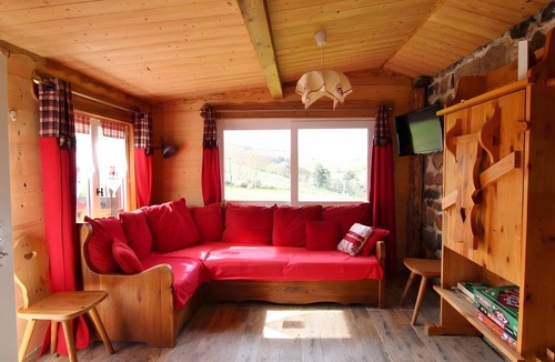 Lafarre House | Gîte La Bergerie: Mountain View, Private Terrace & Wi-Fi