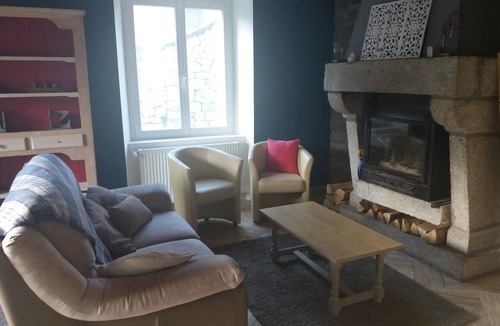 Le Buisson House | Gîte Le Thématique – Modern and Bright with 3 Themed Bedrooms