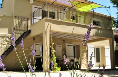 Orgon Cottage | Gîte mas la Mounine (ground floor)