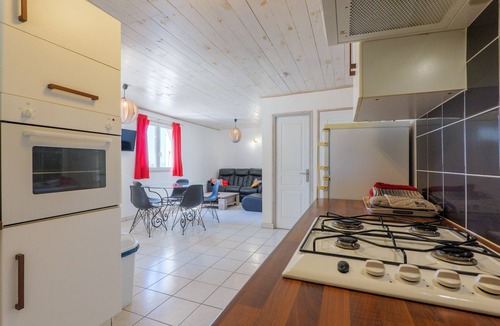 Joyeuse House | Gîte Tilleul - Holiday Cottage in Village Setting