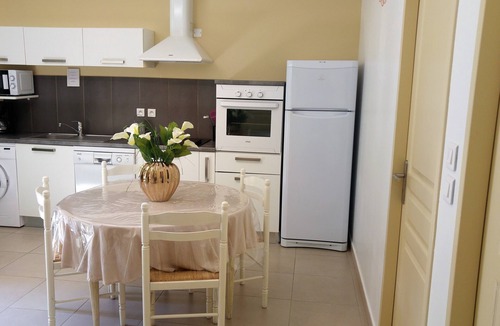 Galeria Apartment | Gîte3-* air-conditioning-wifi-heated pool- 2 bedrooms- river 1mn- beach5min- Pétanque