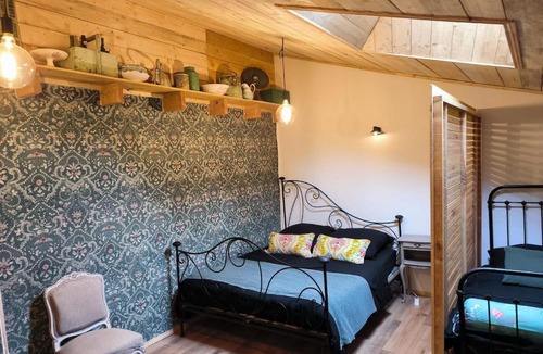 Tulette Apartment | Gîtes à la ferme, Le Jardin Bleu, Le Gîte Vert