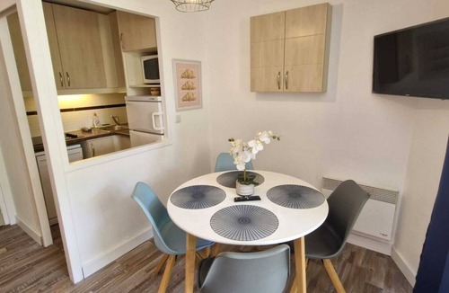 La Croix des Gardes Apartment | Garden apartment in luxury residence with swimming pool near beach