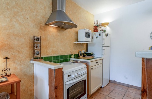 Entrechaux House | Genévrier Cottage with Mountain View, Shared Pool, and Wi-Fi