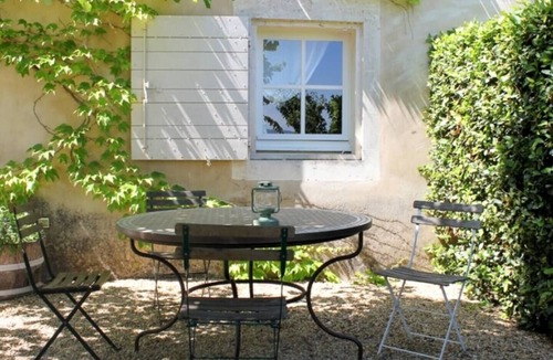 Maubec Apartment | Gîte Amandier - in the Provencal farmhouse of Domaine Faverot