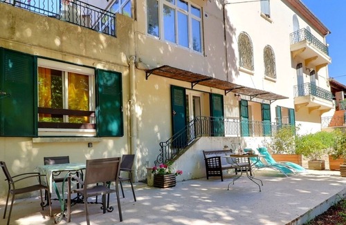 Simiane-Collongue Apartment | Gîte Ballore and its beautiful swimming pool in Provence between Aix en Provence and Marseille