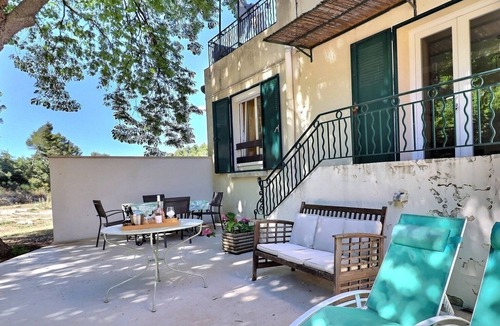 Simiane-Collongue Apartment | Gîte Ballore and its beautiful swimming pool in Provence between Aix en Provence and Marseille