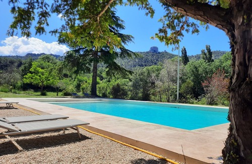 Simiane-Collongue Apartment | Gîte Ballore and its beautiful swimming pool in Provence between Aix en Provence and Marseille