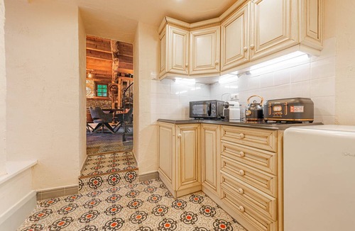 Alby-sur-Cheran Cottage | Gîte-Exclusive-Ensuite with Shower-Woodland view-Dans un ancien moulin