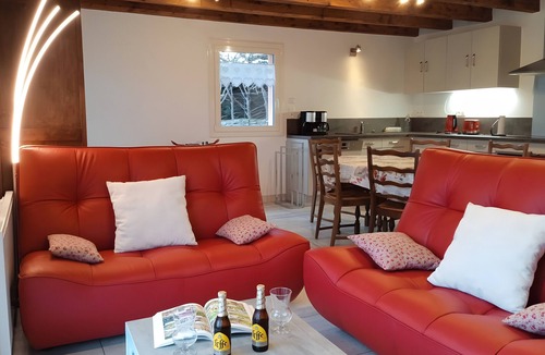 Millau House | Gîte Le Campet: Holiday Home with Mountain View, Wi-Fi & Air Conditioning