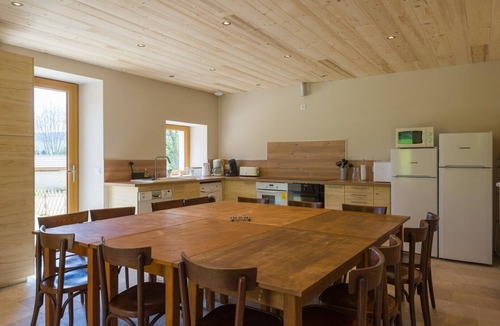 Saint-Julien-en-Vercors House | Gîte Le Chalimont: Holiday Home with Mountain View, Shared Garden and Wi-Fi