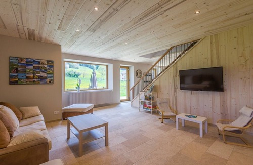 Saint-Julien-en-Vercors House | Gîte Le Chalimont: Holiday Home with Mountain View, Shared Garden and Wi-Fi