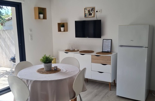 Bedarrides Cottage | Gite LE PILA air-conditioned apartment for 4 people on private property.