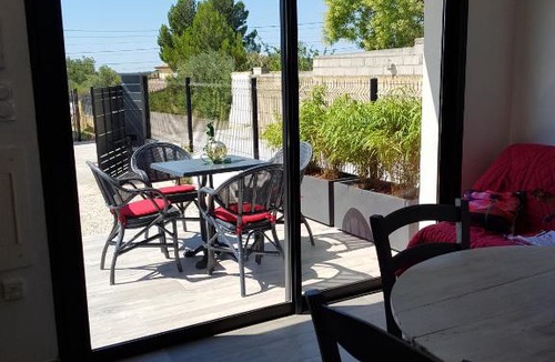 Ledenon House | Gite les Coquelicots