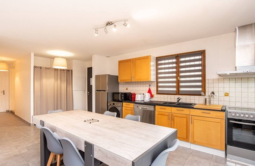 Bruguieres House | GiteLesTournesols 3bed,4beds 3Queen size wifi parking garden Toulouse blagnac