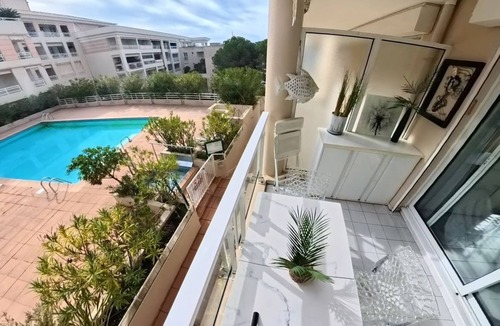 Golfe Juan Apartment | Golfe-juan : T1 for 4 people with swimming pool, parking, quiet, close to beaches