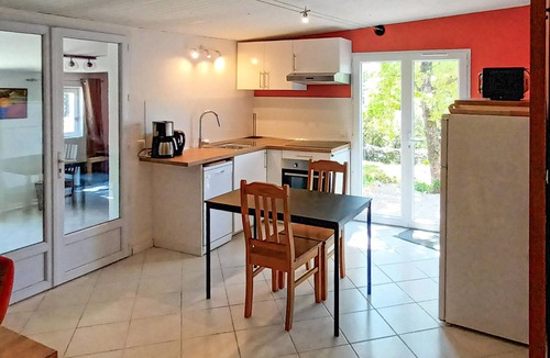 Besse-sur-Issole House | Gorgeous home in Besse sur Issole with WiFi