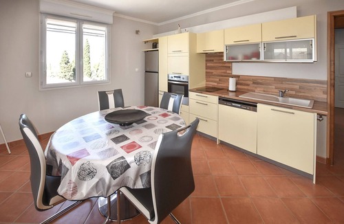 Villes-sur-Auzon House | Gorgeous home in Villes- sur- Auzon with WiFi
