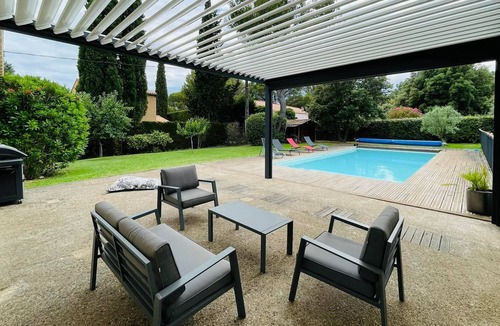 Uchaux Apartment | Grand Logement Cosy au Calme Avec Accès Piscine