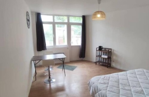 Courpiere Apartment | Grand Studio Meublé au Grand Calme