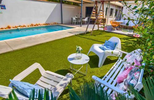 Sorgues Villa | Grande Maison familiale - Piscine privée & Jardin clos - 10min Avignon & Château-neuf-du-Pape - Climatisation - Parking privé gratuit - Animaux admis