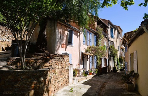 Grimaud Apartment | GRIMAUD: 1-BEDROOM APARTEMENT IN THE HEART OF THE PROVENCAL VILLAGE