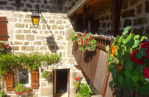 Lafarre Bed & Breakfast | Guest Room 'Chambre Églantine' with Mountain View, Shared Garden and Wi-Fi