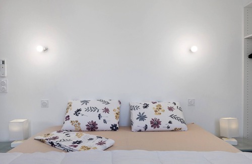 Olonne-sur-Mer Bed & Breakfast | Guest Room Sous le Pin “Room 1” with Shared Terrace, Wi-Fi, and Air Conditioning!