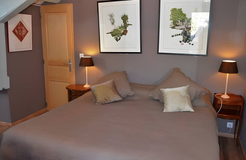 Jaujac Bed & Breakfast | Guest Room in Family Home – The Engraving Room at the Foot of the Monts d'Ardèche