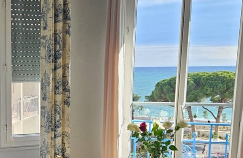 Juan-les-Pins Hotel | Hôtel Eden - La Baigneuse