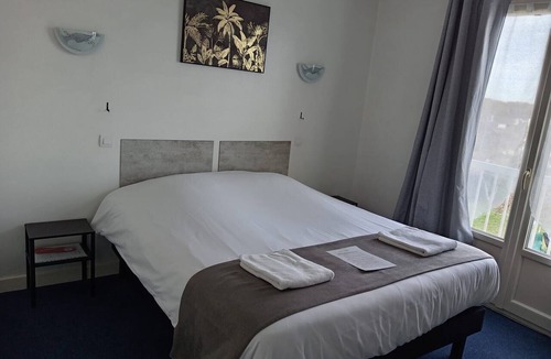 Commentry Hotel | Hôtel Le Lyon Vert Commentry