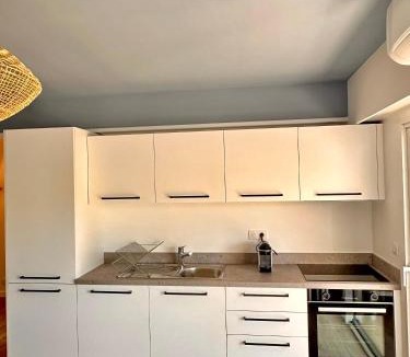 Juan-les-Pins Apartment | Hacienda - 6 couchages - Terrasse & Garage