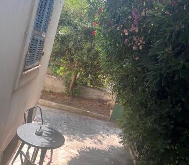 Ventabrun Apartment | Haut de maison niçoise - Calme, Charme et Vu Dégagée sur les Collines