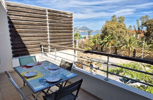 Les Sablettes Apartment | Heart of Sablettes, beach on face.NEW