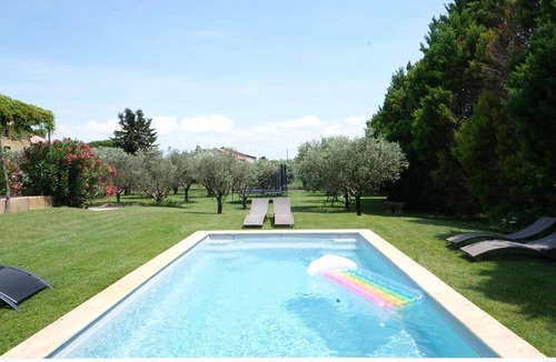 Bedarrides Villa | Heated pool villa rental in Bédarrides for 6 people