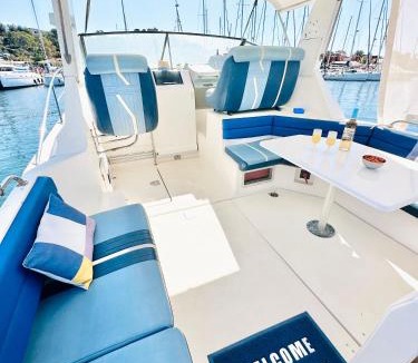 Porquerolles Boat Rental | HEBERGEMENTS BATEAUX A QUAI