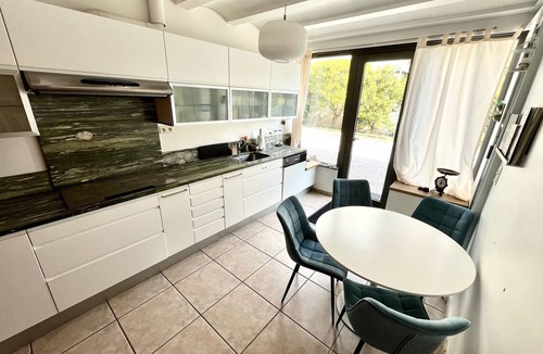 La Martelle House | Historic F6 residence with Wifi and terrace