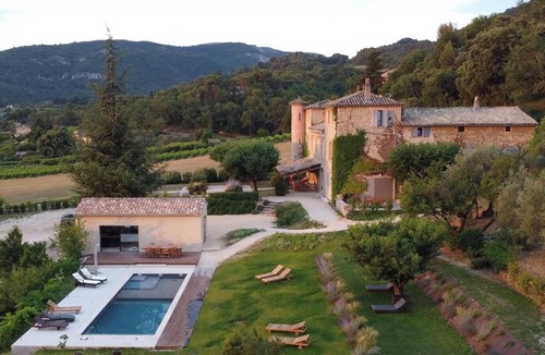 Crestet Apartment | Historic silk mill at the foot of Mont Ventoux