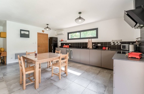 Saint-Romain-en-Viennois House | Holiday Home 'Maison Avec Piscine Privée' with Private Pool, Wi-Fi and Air Conditioning