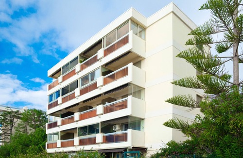 Saint-Laurent-du-Var Apartment | Holiday Apartment "Le Maeva" with Sea View, Terrace & Wi-Fi