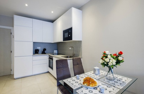 Les Baumettes Apartment | Holiday Apartment "Sea View" near Beach with Balcony & Wi-Fi