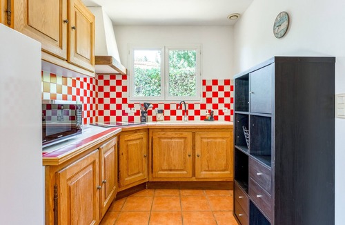 Saint-Christol-Les-Ales House | Holiday Home “Gîte L'Albizia” with Shared Pool, Wi-Fi and Air Conditioning