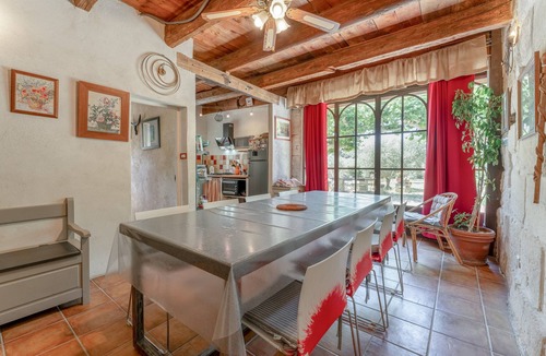 Les Baux-de-Provence House | Holiday Home 'Mas Derrière Château' with Mountain View, Wi-Fi and Air Conditioning