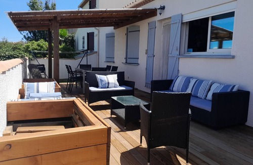 Frontignan House | Holiday home 3 minutes' walk from the beach.