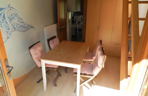 Auriol House | Holiday Home 'Bergerie Des Estelles' with Mountain View, Wi-Fi and Air Conditioning