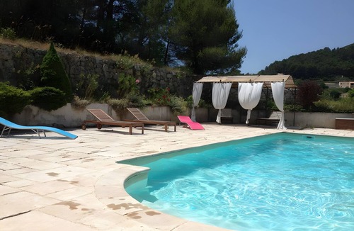 Auriol House | Holiday Home 'Bergerie Des Estelles' with Mountain View, Wi-Fi and Air Conditioning