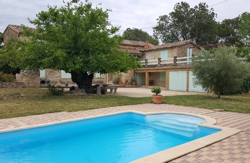 Bagard House | Holiday Home 'Charmant Mas Avec Piscine Privée' with Private Pool, Private Terrace and Wi-Fi