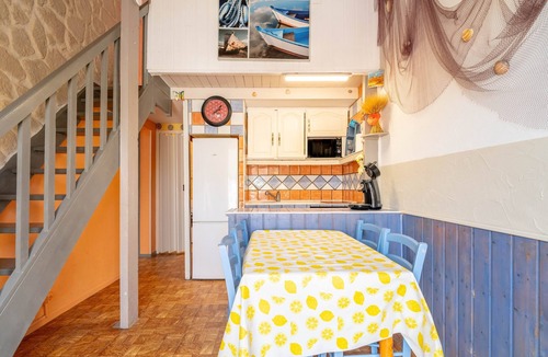 Les Cabanes de Fleury House | Holiday Home 'Fleurynes' with Terrace and Private Garden