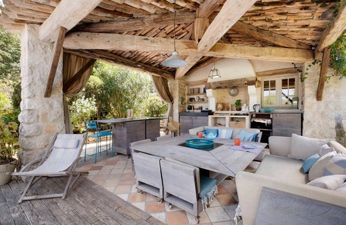 Les Maillans House | Holiday Home 'Pool House Du Clos Sainte Marie' with Sea View, Shared Pool and Wi-Fi